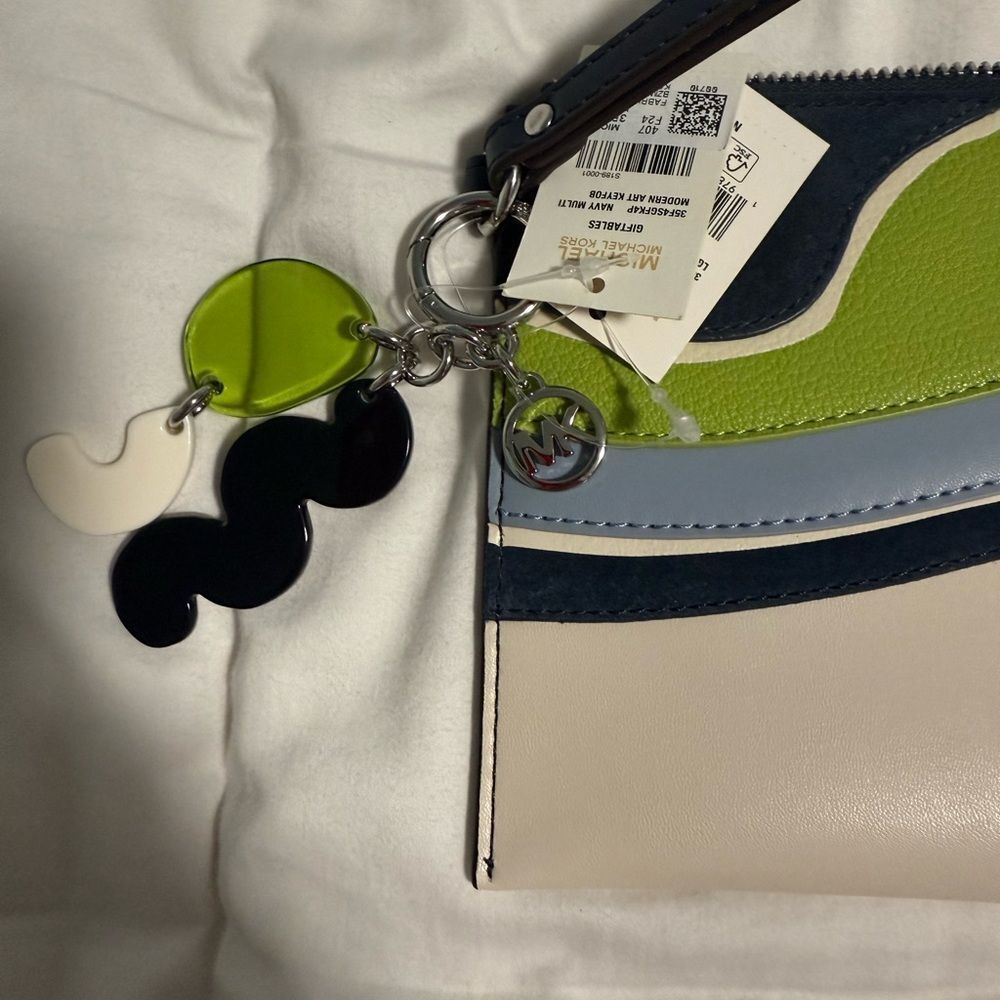 Michael by Michael Kors NWT Jet Set Navy Multi large wristlet and MK Charm. - Picture 4 of 9